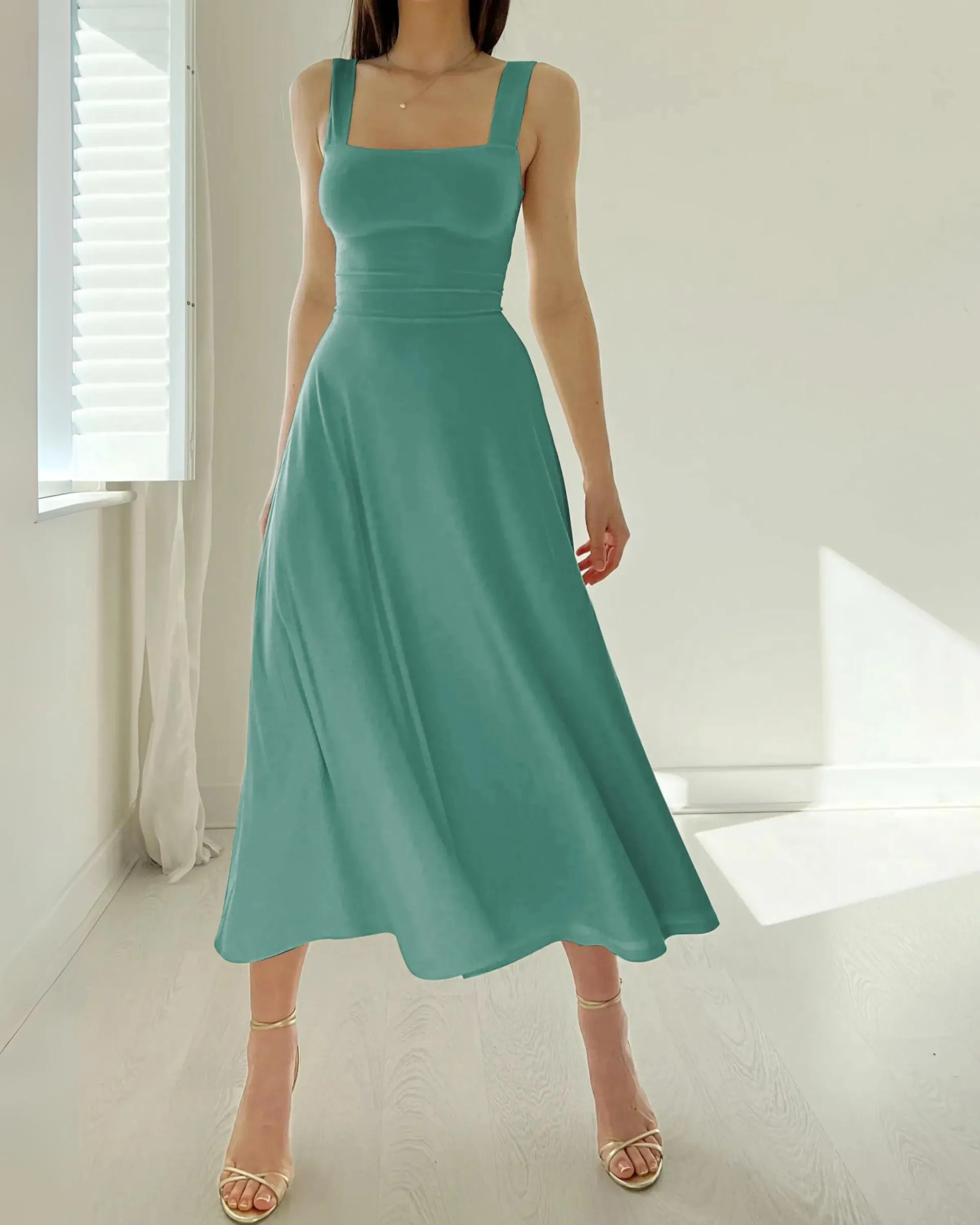 CALI - FLATTERING SUMMER DRESS