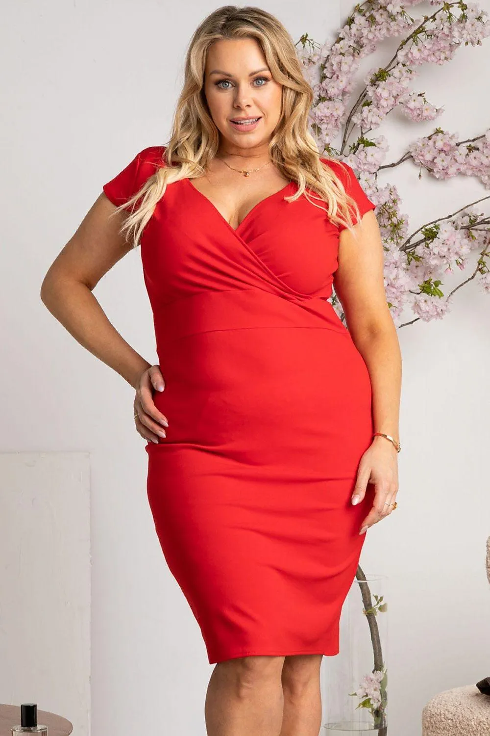 Chic Plus Size Midi Dress with Flattering Envelope Neckline - Summer Must-Have